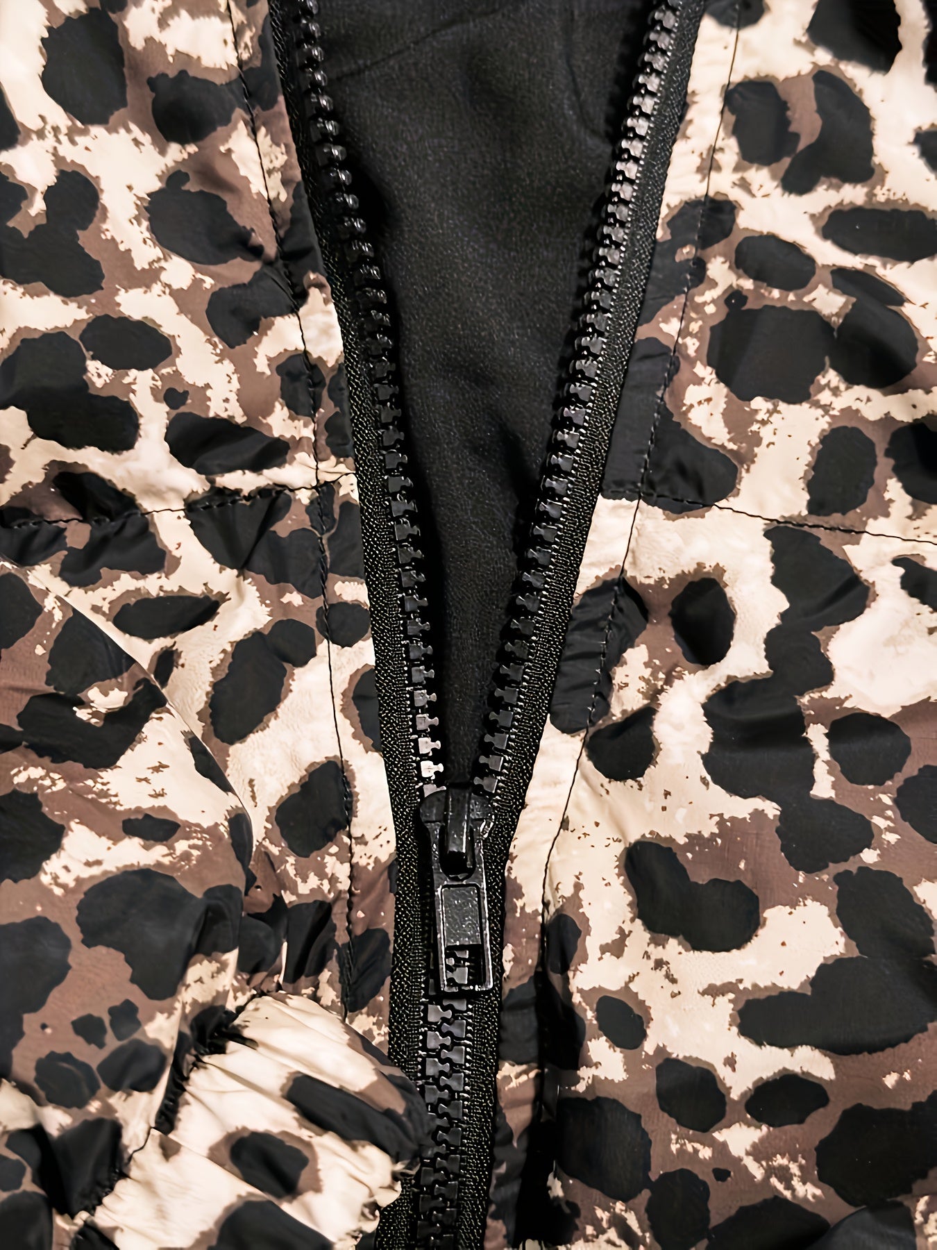 Կանացի նորաձև կարճ տաք վերարկու՝ ընձառյուծի նախշերով, քամուց պաշտպանող բաճկոնով