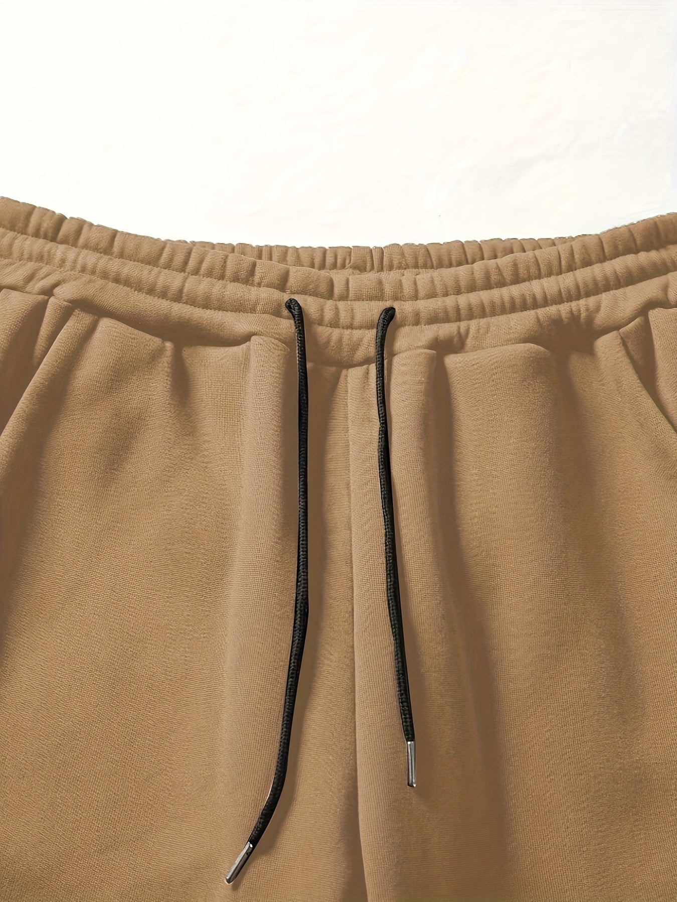 Տղամարդու աշուն/ձմեռ առօրյա պոլիեսթերային սպորտային համազգեստի հավաքածու - երկար թևքերով գլխարկով վերնաշապիկ՝ տառերի տպագրությամբ և պատչվորք դիզայնով, կանոնավոր չափի լարով վազորդներ, տրիկոտաժե գործվածք, թեթևակի ձգվող