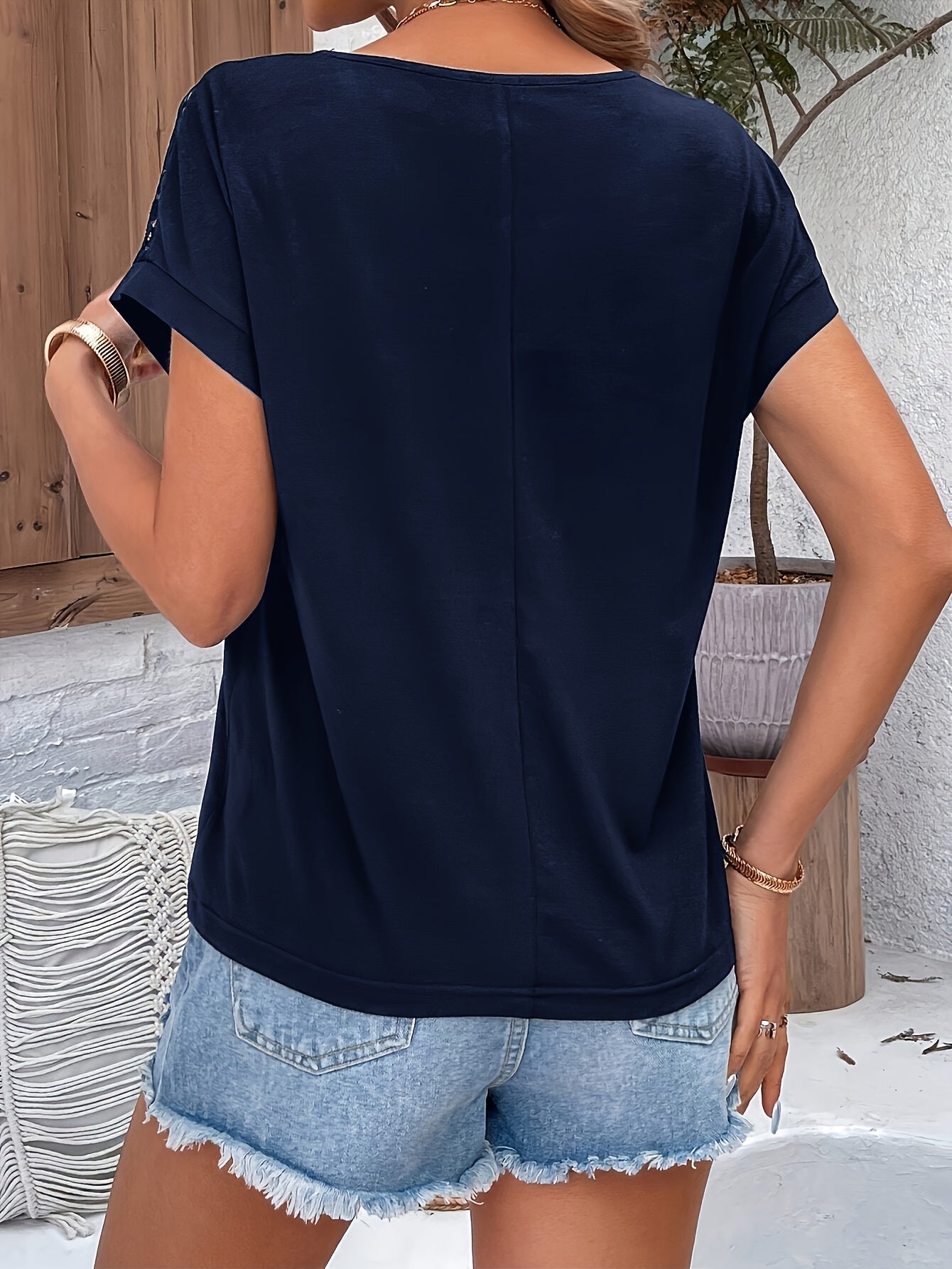 Արձակուրդային ոճի ժանյակավոր կարճ թևքով շապիկ՝ «Չղջիկի թև» ոճով