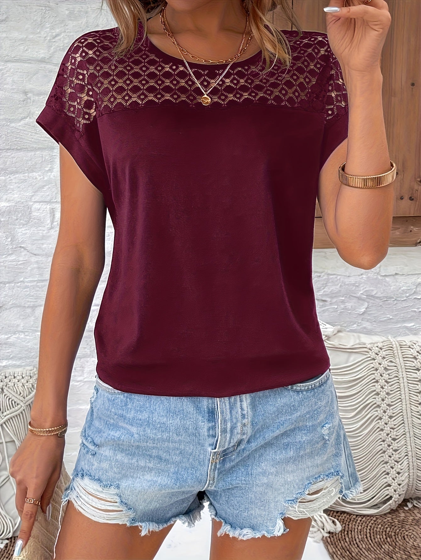 Արձակուրդային ոճի ժանյակավոր կարճ թևքով շապիկ՝ «Չղջիկի թև» ոճով