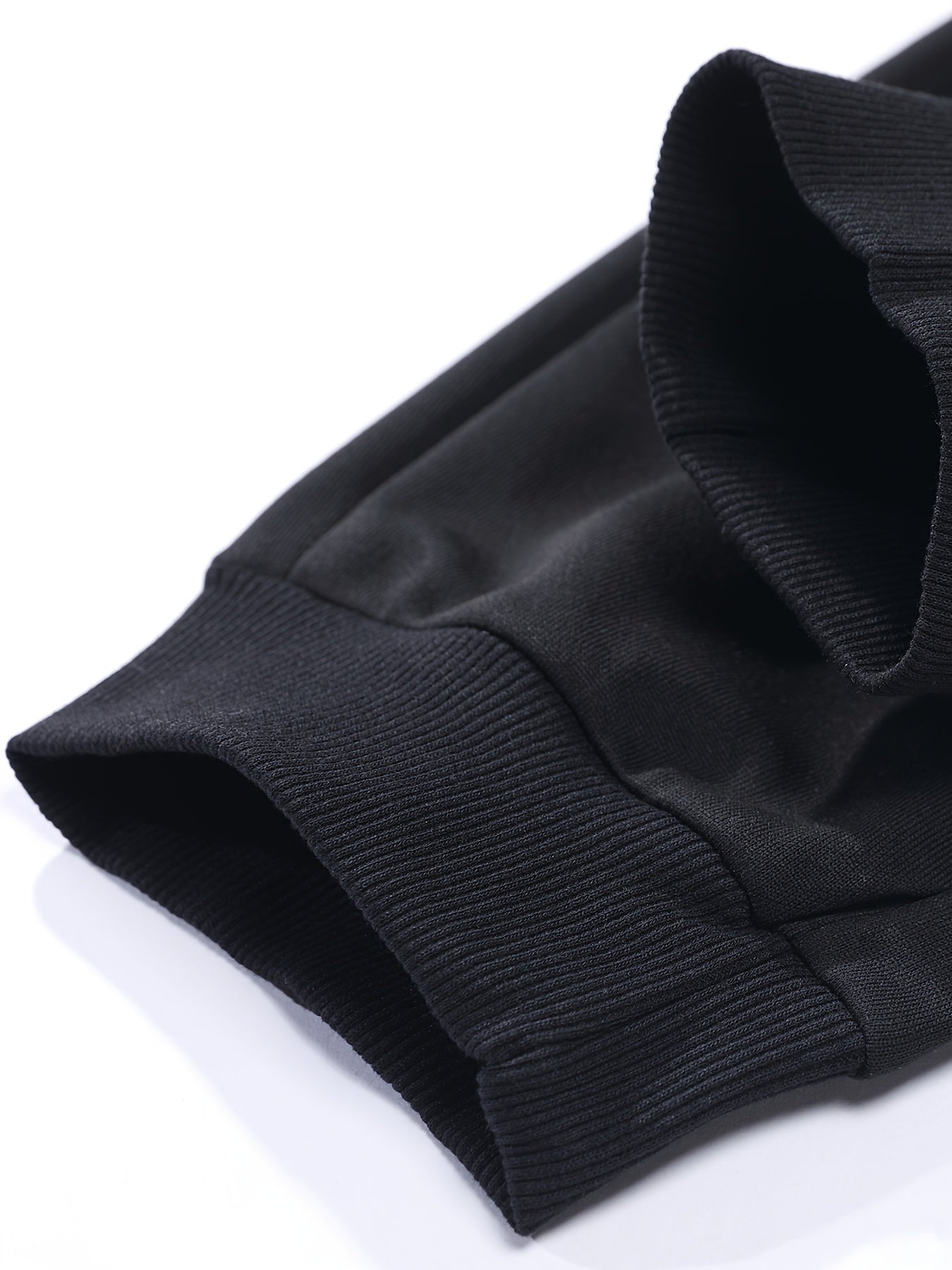 Տղամարդու առօրյա, գունային բլոկներով երկար թևքերով, կոճակներով վերնաշապիկ և լարով վազող տաբատ՝ պոլիեսթերի խառնուրդով, գրպաններով, իդեալական է գարնան/աշնան համար