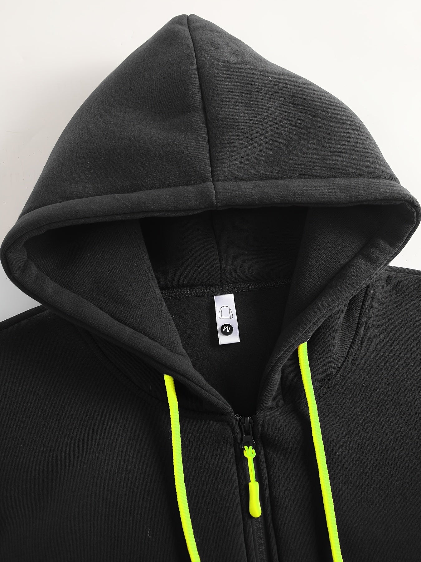 2 հատ տղամարդու միագույն երկարաթև սվիտեր և մարզաշապիկ գլխարկով, հարմար է գարնանային, աշնանային և ձմեռային սպորտաձևերի համար։