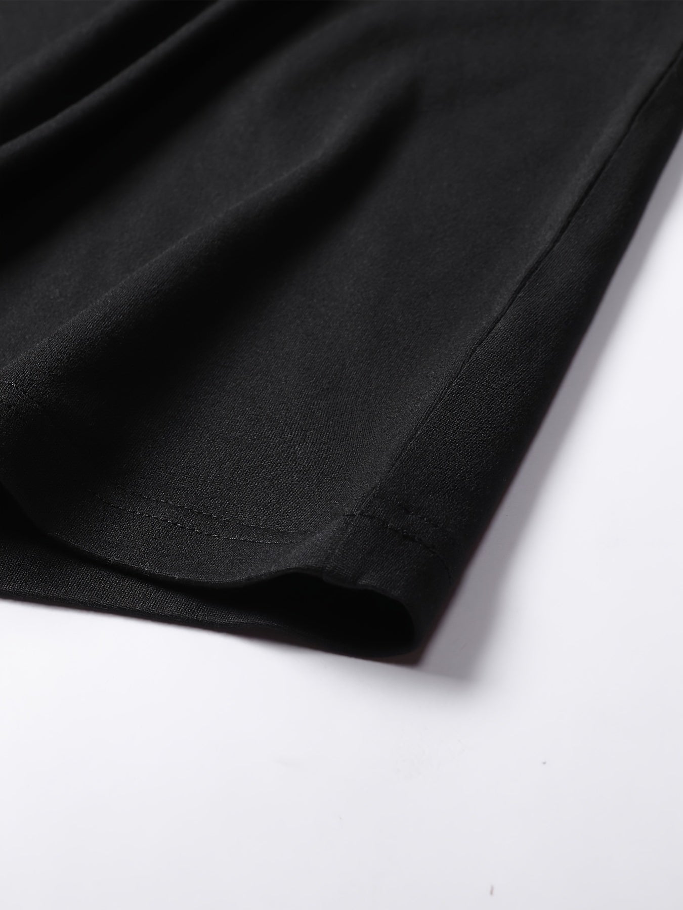 Տղամարդու առօրյա, գունային բլոկներով երկար թևքերով, կոճակներով վերնաշապիկ և լարով վազող տաբատ՝ պոլիեսթերի խառնուրդով, գրպաններով, իդեալական է գարնան/աշնան համար