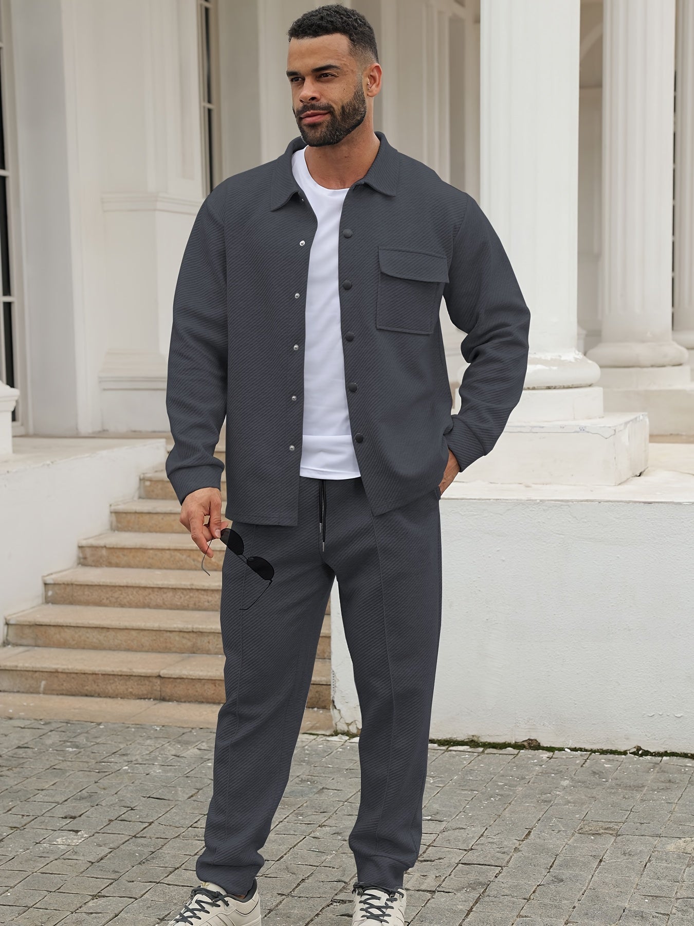 Տղամարդու առօրյա սպորտային հագուստի հավաքածու - Երկար թևքերով, կոճակներով վերնաշապիկ և ջոգեր, ձգվող գործվածքից, գարուն/աշուն հավաքածու