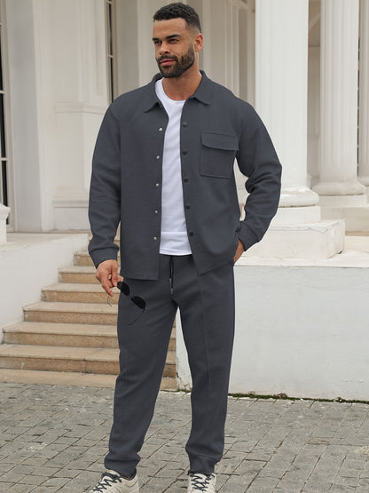 Տղամարդու առօրյա սպորտային հագուստի հավաքածու - Երկար թևքերով, կոճակներով վերնաշապիկ և ջոգեր, ձգվող գործվածքից, գարուն/աշուն հավաքածու