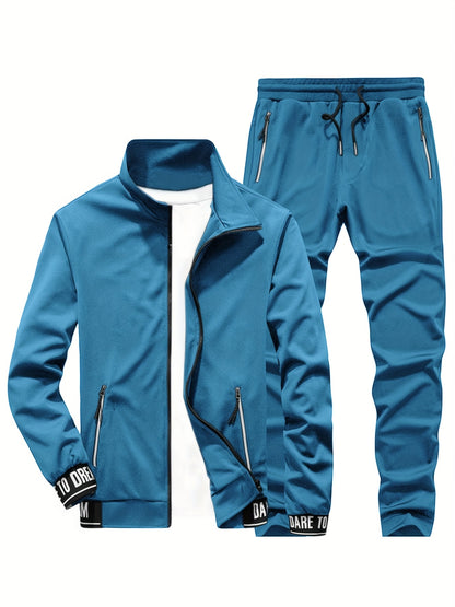 Տղամարդկանց ամենօրյա սպորտային հագուստի հավաքածու - բեժ գույնի ճարմանդով բաճկոն և մարզական տաբատ "DARE TO BE" տպագրությամբ, երկար թևերով, գրպաններով և քաշվող գոտիով, իդեալական է վազքի և հանգստի համար, գարուն/աշուն հավաքածու, գարուն-աշուն հագուստ | Zipup J