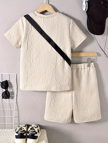 Տղաների համար նախատեսված ոճային սպիտակ կարճ թևքով մարզաշապիկ + առօրյա շորտեր + նորաձև կրծկալով պայուսակի հավաքածու, իդեալական է բացօթյա օգտագործման համար