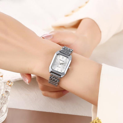 Նորաձև դասական հինգ շրջանակով ապարանջանով ժամացույց՝ քառակուսի նորաձև ժամացույց, որը պարտադիր է կանանց համար