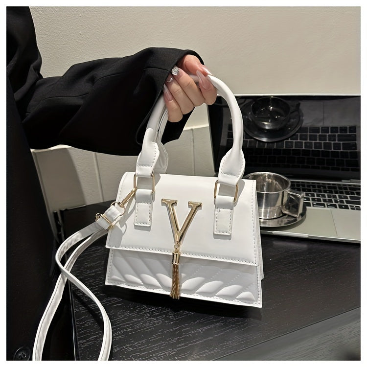 Նորաձև շղթայական պայուսակներ կանանց համար, գարուն-ամառ 2024 թվականի նոր հավաքածու, բարձրակարգ ռելիեֆային դիզայնով, հարմար է ուսերին, ձեռքին և խաչաձև կրելու համար, ոճային ծոպավոր կախազարդերով։