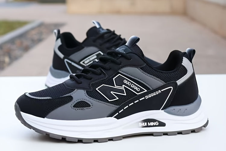 Տղամարդկանց շնչող ցանցե վազքի սպորտային կոշիկներ՝ ամուր, հակասահք, հոտակայուն, ռետինե ներբանով, գարնանային աշնան համար նախատեսված, ցածր, կապիչով դիզայնով, սպիտակ, սև և կանաչ գույներով։