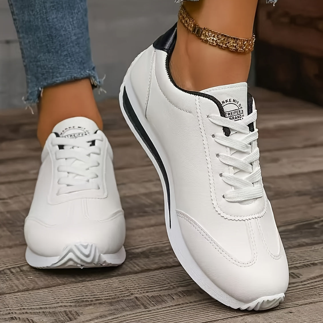 Կանացի դասական սպիտակ ցածրակրունկ սպորտային կոշիկներ - թեթև, հարմարավետ, կապերով, դիմացկուն ռետինե ներբանով և շնչող գործվածքային երեսպատմամբ, PU սինթետիկ արտաքին ծածկույթով, բոլոր եղանակների համար նախատեսված բազմակողմանի ամենօրյա կոշիկներ, նրբագեղ դիզայն: