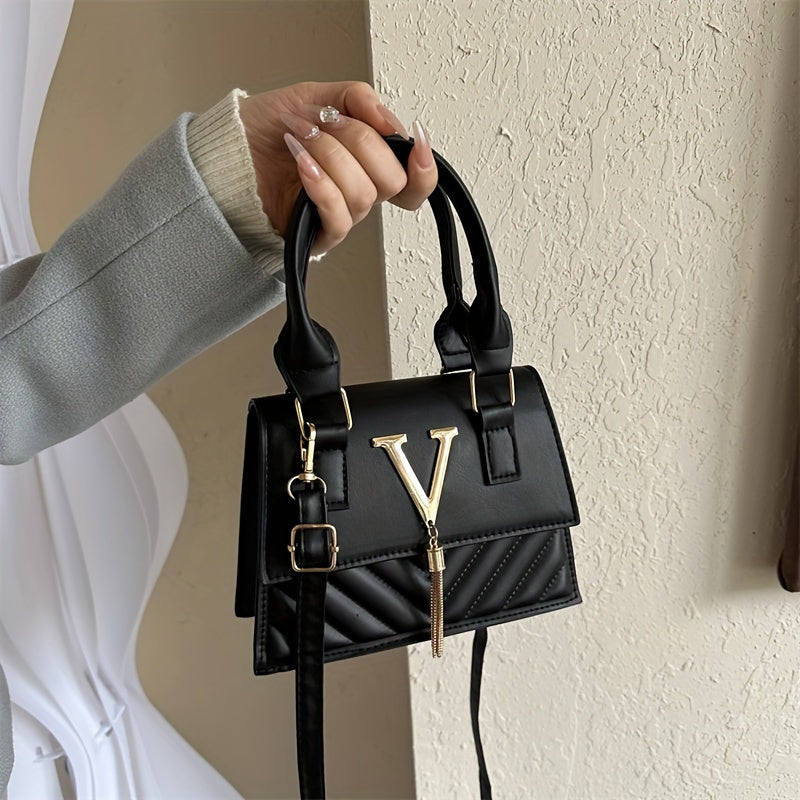 Նորաձև շղթայական պայուսակներ կանանց համար, գարուն-ամառ 2024 թվականի նոր հավաքածու, բարձրակարգ ռելիեֆային դիզայնով, հարմար է ուսերին, ձեռքին և խաչաձև կրելու համար, ոճային ծոպավոր կախազարդերով։