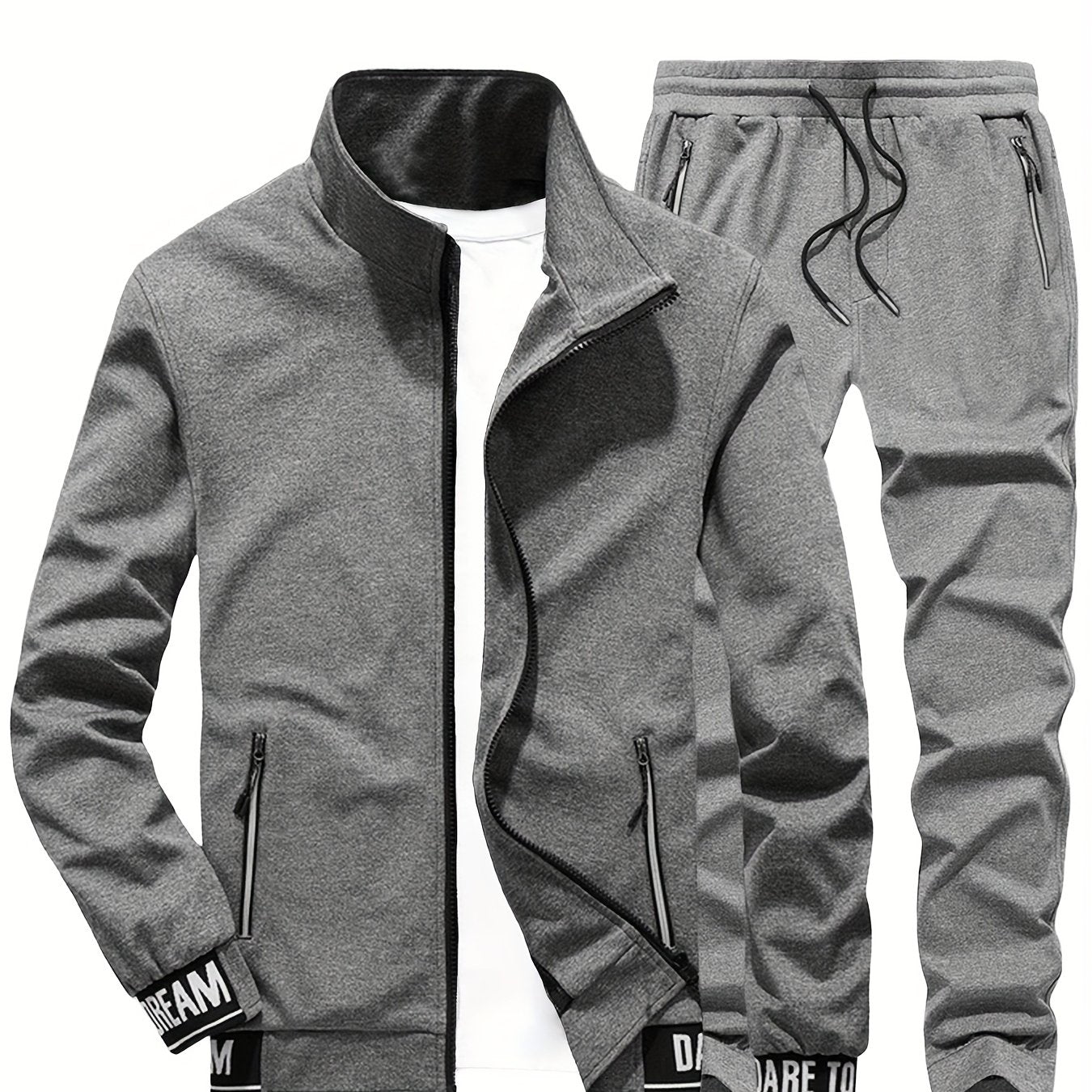 Տղամարդկանց ամենօրյա սպորտային հագուստի հավաքածու - բեժ գույնի ճարմանդով բաճկոն և մարզական տաբատ "DARE TO BE" տպագրությամբ, երկար թևերով, գրպաններով և քաշվող գոտիով, իդեալական է վազքի և հանգստի համար, գարուն/աշուն հավաքածու, գարուն-աշուն հագուստ | Zipup J