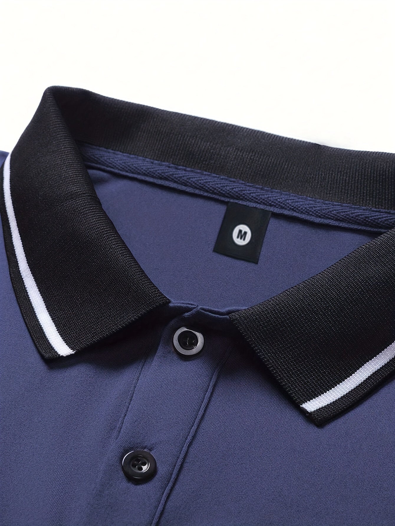 Տղամարդու առօրյա, գունային բլոկներով երկար թևքերով, կոճակներով վերնաշապիկ և լարով վազող տաբատ՝ պոլիեսթերի խառնուրդով, գրպաններով, իդեալական է գարնան/աշնան համար