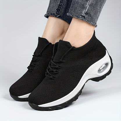 Կանացի շնչող ցանցե սպորտային կոշիկներ՝ հարմարավետ, թեթև վազքի համար նախատեսված կոշիկներ՝ օդային բարձիկով, հարվածակայուն ներբանով, կապիչներով, սև և սպիտակ գույներով։