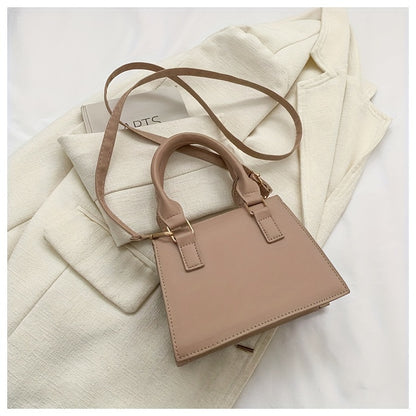 Նորաձև շղթայական պայուսակներ կանանց համար, գարուն-ամառ 2024 թվականի նոր հավաքածու, բարձրակարգ ռելիեֆային դիզայնով, հարմար է ուսերին, ձեռքին և խաչաձև կրելու համար, ոճային ծոպավոր կախազարդերով։