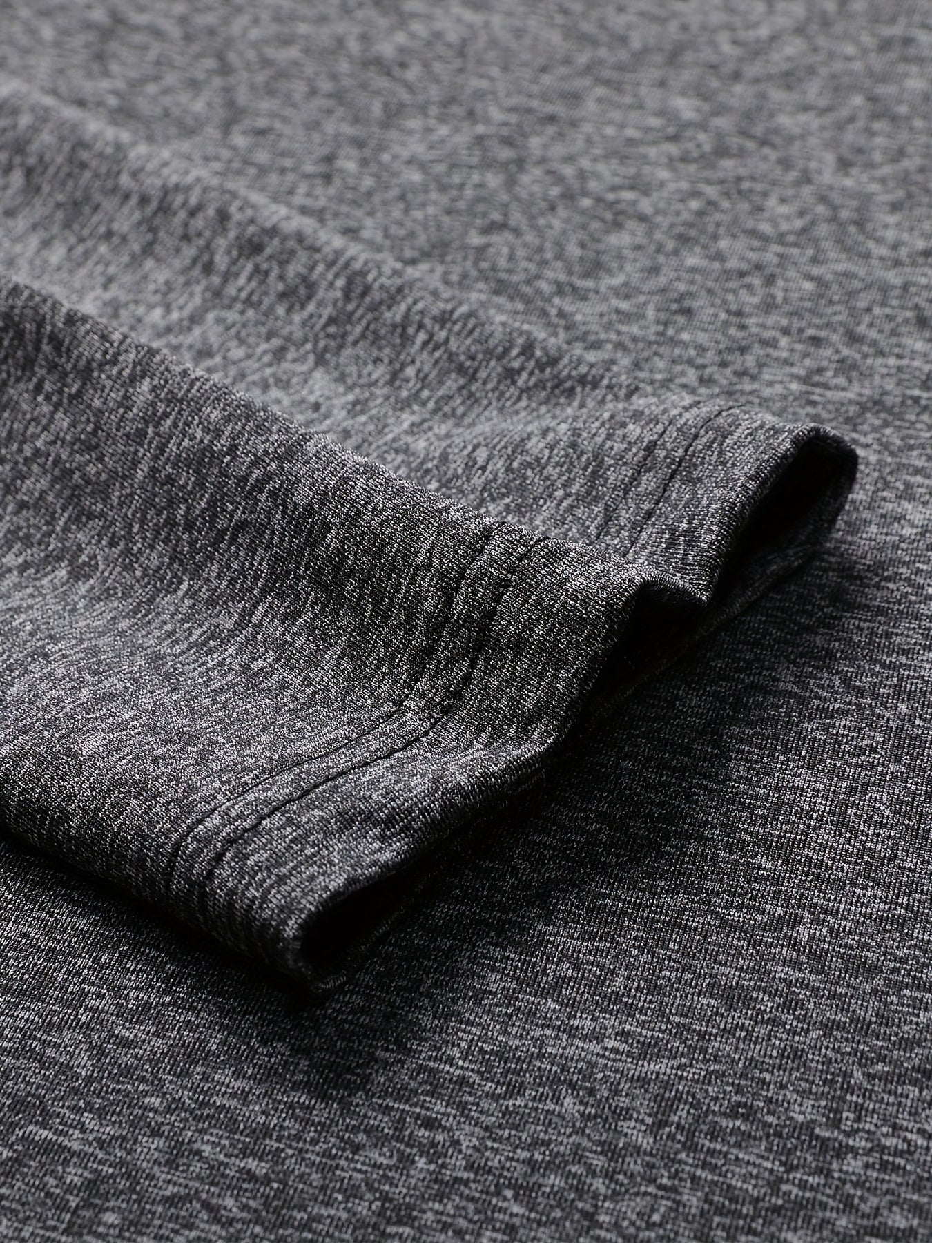 Տղամարդու առօրյա, գունային բլոկներով երկար թևքերով, կոճակներով վերնաշապիկ և լարով վազող տաբատ՝ պոլիեսթերի խառնուրդով, գրպաններով, իդեալական է գարնան/աշնան համար