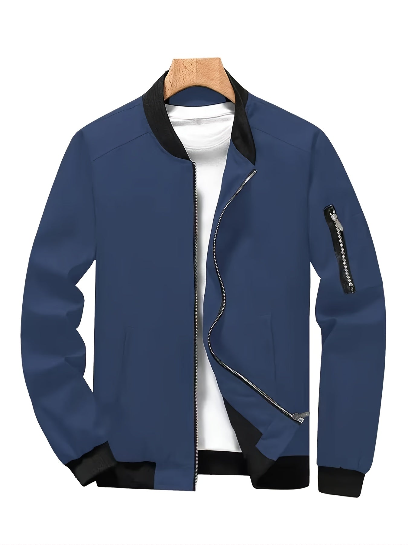 Տղամարդու նորաձև սև սպորտային առօրյա բաճկոն՝ թեթև բոմբեր՝ կայծակաճարմանդ գրպաններով, առջևի կայծակաճարմանդով և երիզավոր թևքերով։ Հիանալի է բացօթյա գործունեության, վազքի և առօրյա հագուստի համար։