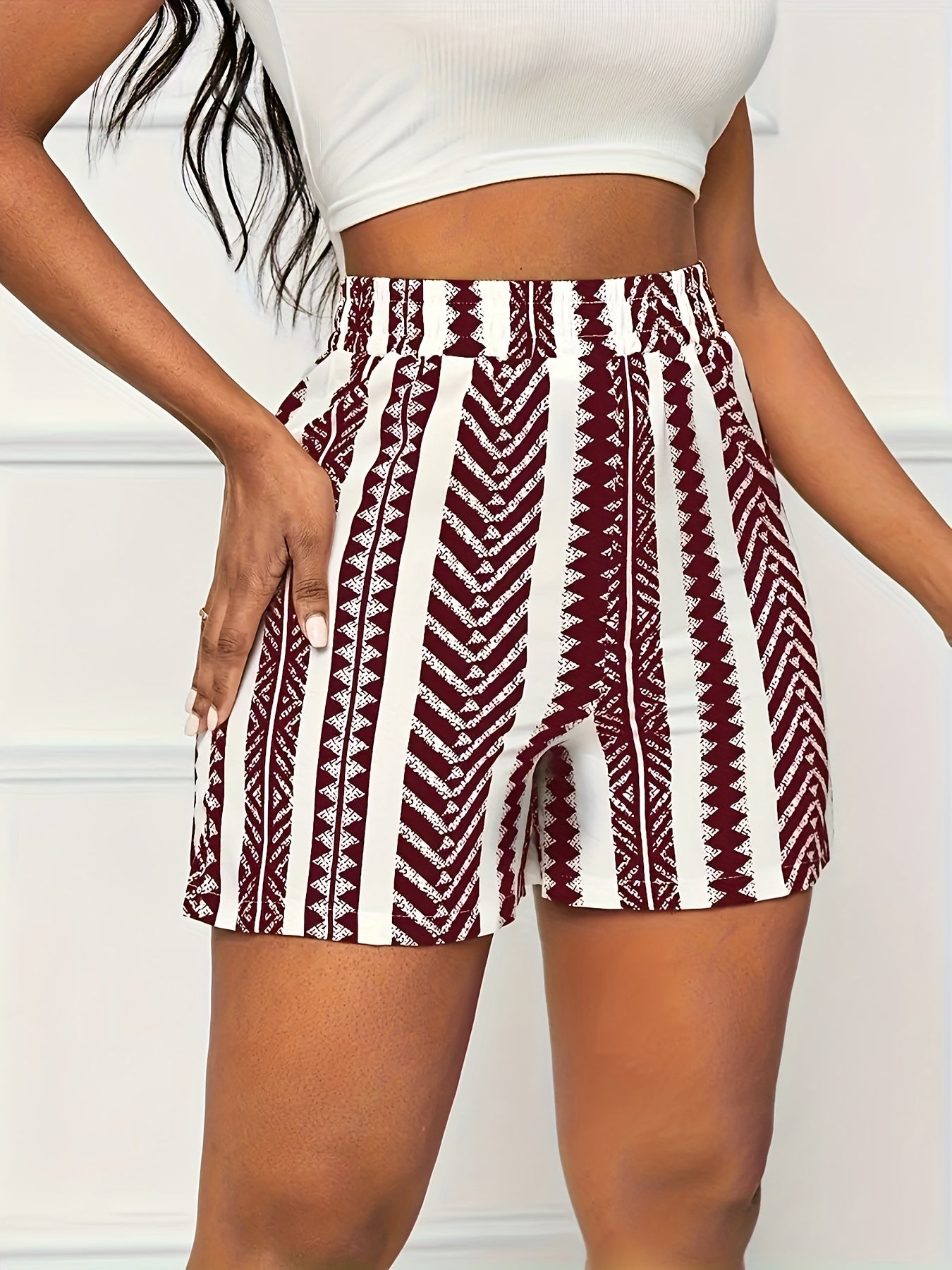 Կանացի ամառային գծավոր պրինտ շորտեր - արձակուրդային էլաստիկ գոտկատեղ, թեթև պոլիեսթեր խառնուրդ, լվացվող մեքենայով, շագանակագույն և սպիտակ, հանգստյան նորաձևություն|գծավոր ձևանմուշ|թեթև գործվածք