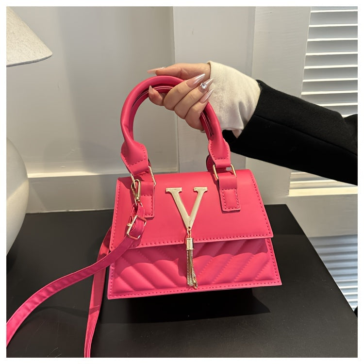 Նորաձև շղթայական պայուսակներ կանանց համար, գարուն-ամառ 2024 թվականի նոր հավաքածու, բարձրակարգ ռելիեֆային դիզայնով, հարմար է ուսերին, ձեռքին և խաչաձև կրելու համար, ոճային ծոպավոր կախազարդերով։