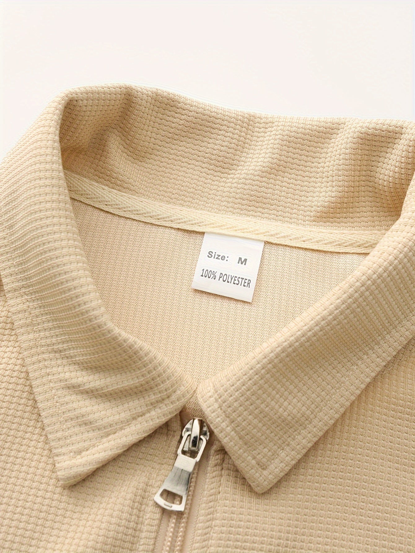 1 հատ տղամարդու ամենօրյա պոլիեսթերային կայծակաճարմանդով բաճկոն՝ օձիքով, միագույն, թեթևակի ձգվող, հյուսված կտորից, սովորական չափսերով, առանց աստառի - Գարուն/աշուն վերնազգեստ