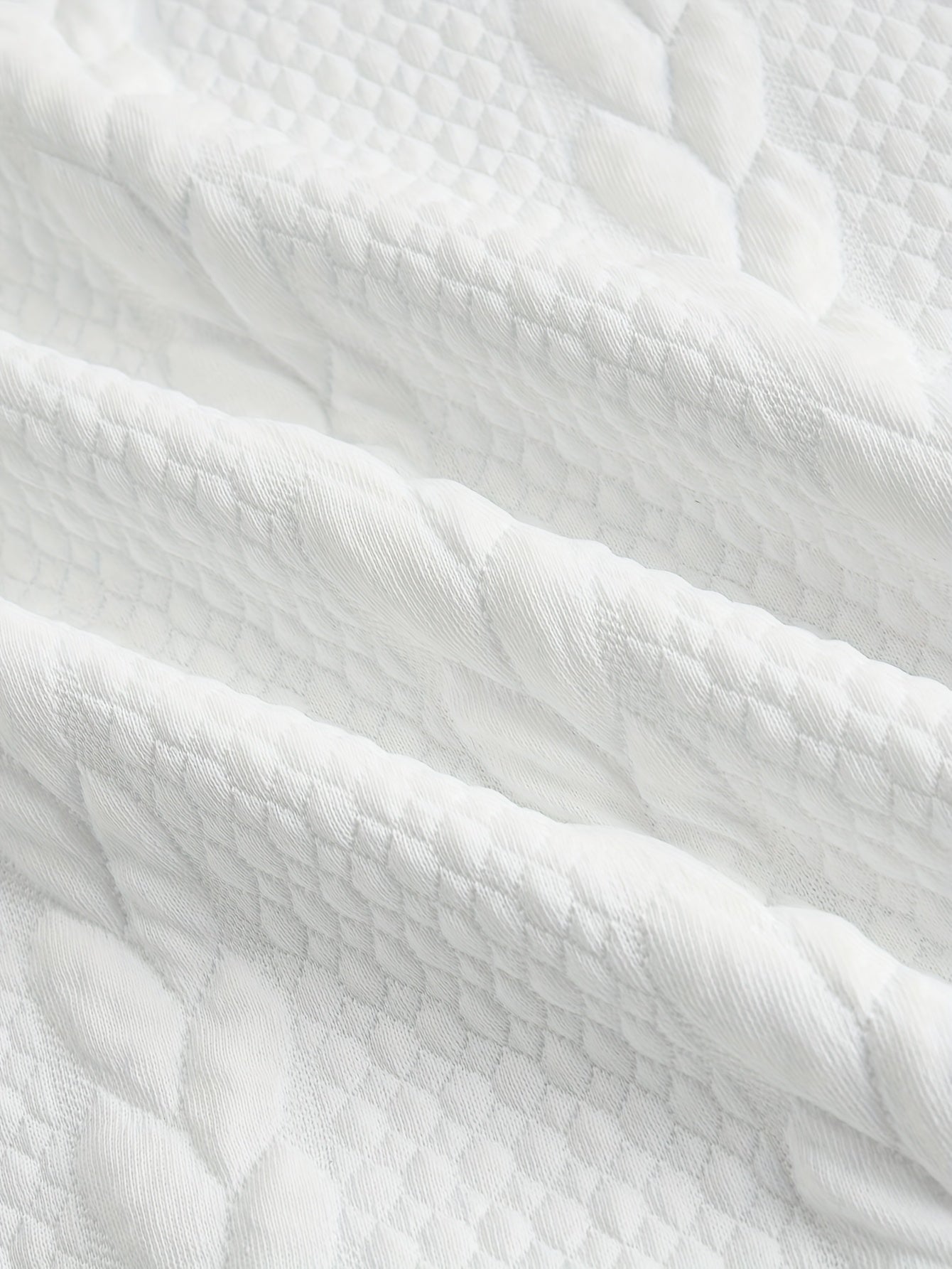 Տղամարդու գարնանային և աշնանային բարձր օձիքով միագույն, հեշտ ամրացվող, կողային կտորից վերնաշապիկ, պատրաստված հարմարավետ և մաշկի համար անվտանգ նյութից, կատարյալ է ինչպես առօրյա զբոսանքների, այնպես էլ աշնանային և ձմեռային սեզոնների ամենօրյա կրելու համար։