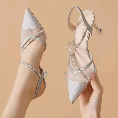 Բարձրացրեք հասակը և նայեք նիհար, ոչ թե հոգնած ոտքերի վրա՝ նորաձև բարձրակրունկ կոշիկներով՝ rhinestones-ից։