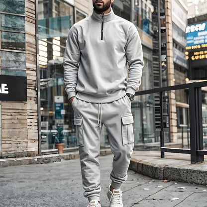 Բազմակողմանի համույթ, տղամարդկանց համար նախատեսված առօրյա 2 հատանոց հավաքածու. Բարձր վզնոցով ծանր, կայծակաճարմանդով սվիտեր և գրպաններով աշխատանքային տաբատ՝ միագույն, փափուկ գործվածքից՝ աշուն/ձմեռ համար