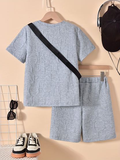 Տղաների համար նախատեսված ոճային սպիտակ կարճ թևքով մարզաշապիկ + առօրյա շորտեր + նորաձև կրծկալով պայուսակի հավաքածու, իդեալական է բացօթյա օգտագործման համար