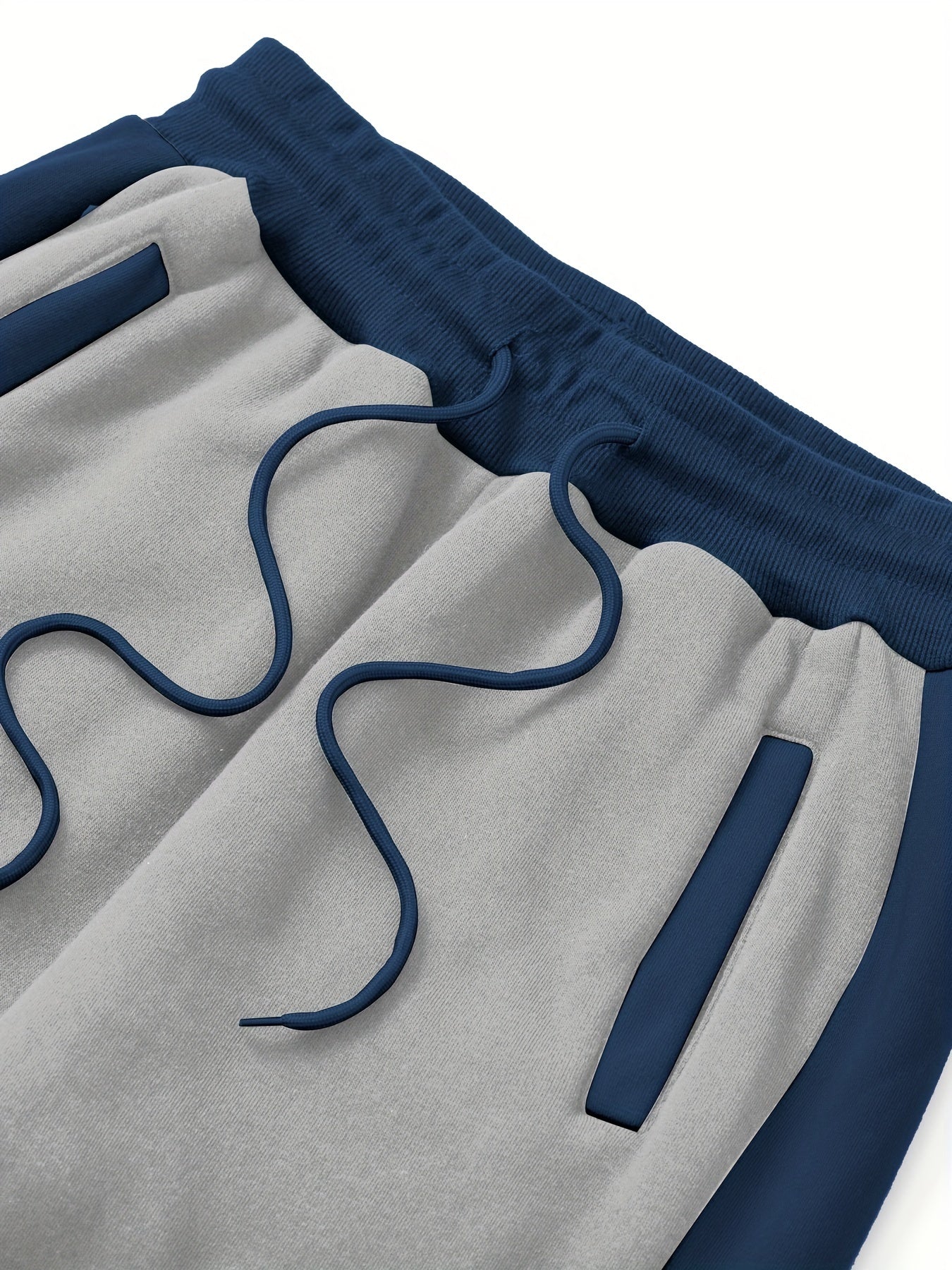 Տղամարդու առօրյա վերնաշապիկի հավաքածու՝ աշնանային և ձմեռային համար, որը ներառում է գլխարկով սվիտեր և սպորտային կարդիգան՝ պատչվորք դիզայնով։