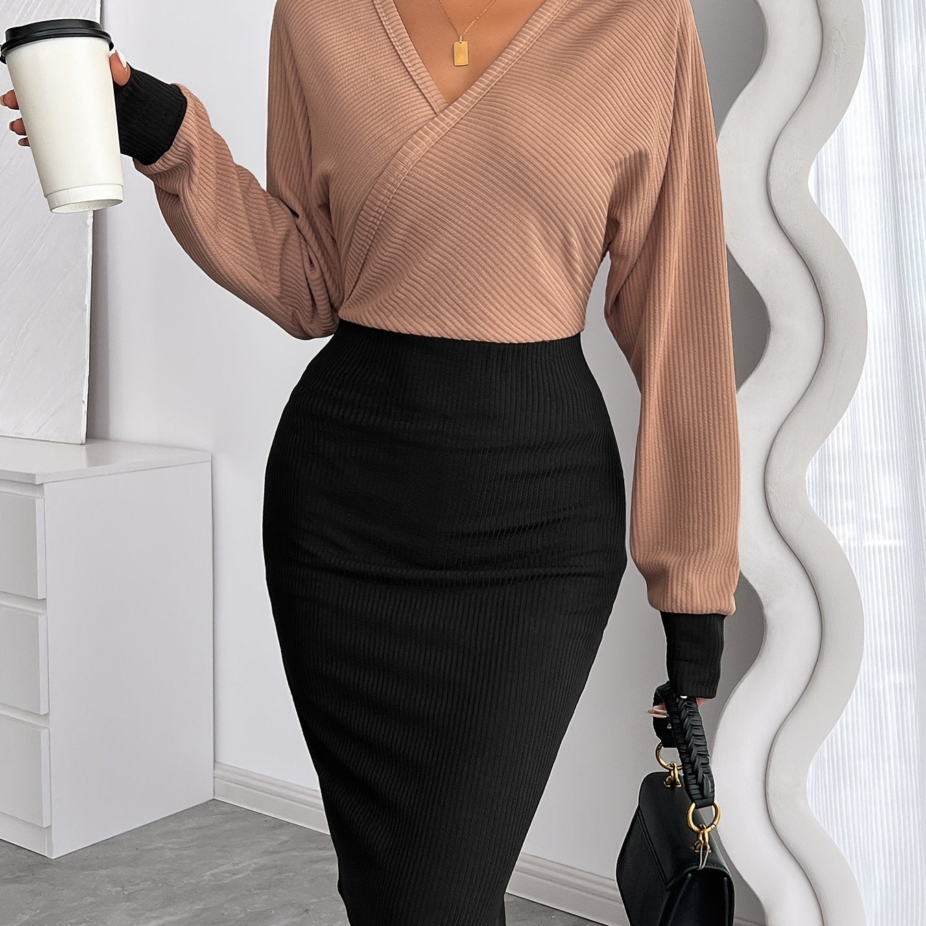 Էլեգանտ գունային բլոկներով երկար թևքերով, V-ձև դեկոլտեով, մարմնի վրա կոնաձև զգեստ | Միդի երկարություն, միագույն, հարմար է գարուն/աշուն սեզոնի համար