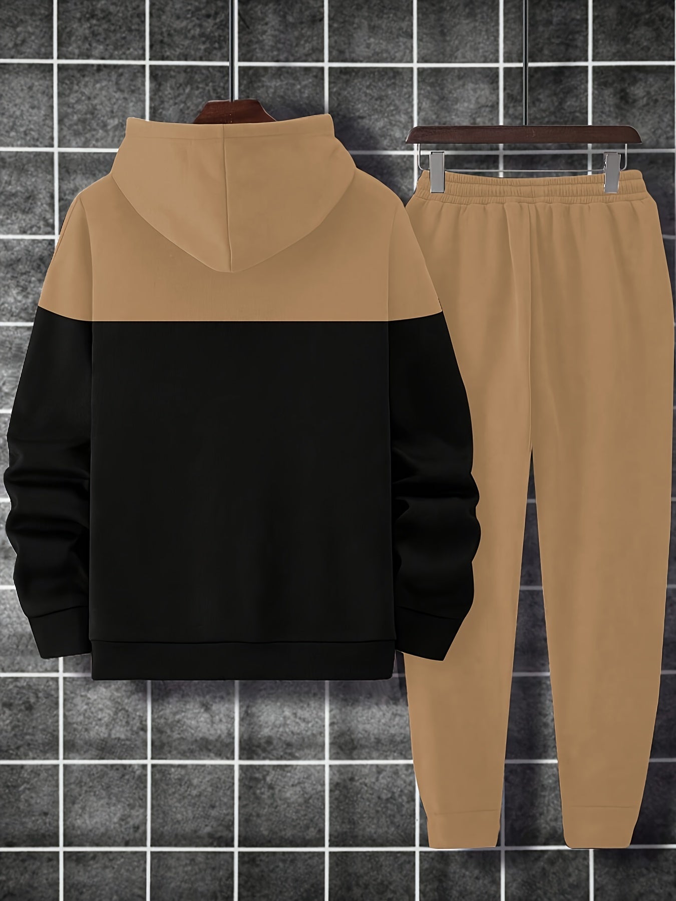 Տղամարդու աշուն/ձմեռ առօրյա պոլիեսթերային սպորտային համազգեստի հավաքածու - երկար թևքերով գլխարկով վերնաշապիկ՝ տառերի տպագրությամբ և պատչվորք դիզայնով, կանոնավոր չափի լարով վազորդներ, տրիկոտաժե գործվածք, թեթևակի ձգվող