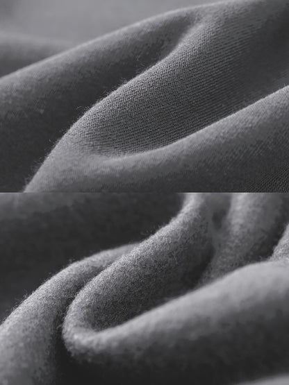 Տղամարդու առօրյա վերնաշապիկի հավաքածու՝ աշնանային և ձմեռային համար, որը ներառում է գլխարկով սվիտեր և սպորտային կարդիգան՝ պատչվորք դիզայնով։