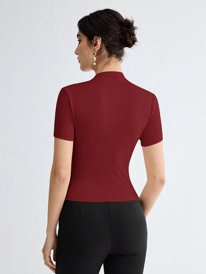 Էլեգանտ սպիտակ կարճ թևքով, բարձր օձիքով վերնաշապիկ՝ կոճակներով դետալով - Կանացի բազմակողմանի ամառային բլուզ, առօրյա հագուստ | Մինիմալիստական ոճ | Նրբագեղ չափս