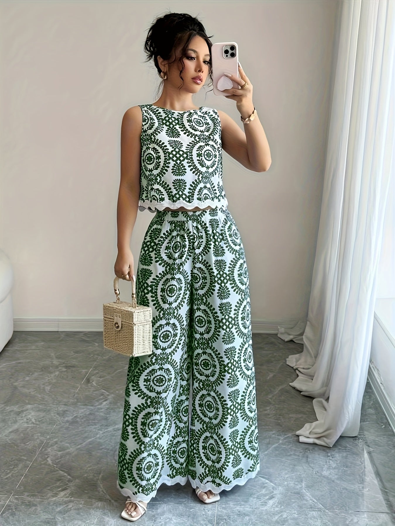 2 հատ կանացի բուսական նախշերով կլոր վզնոցով անթև վերնաշապիկի և տաբատի հավաքածու