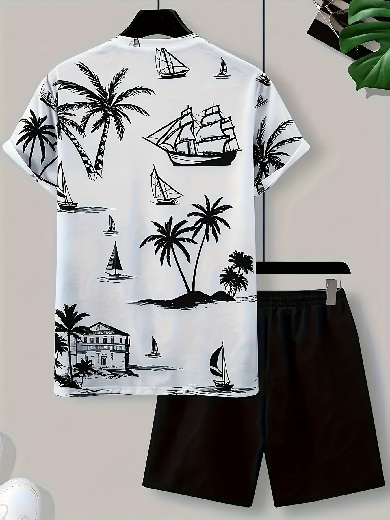 A set of 2 stylish Men's palm tree pattern summer fresh T-shirts and shorts, micro-stretch polyester knit fabric with a fitted fit, suitable for outdoor activities and family gatherings.