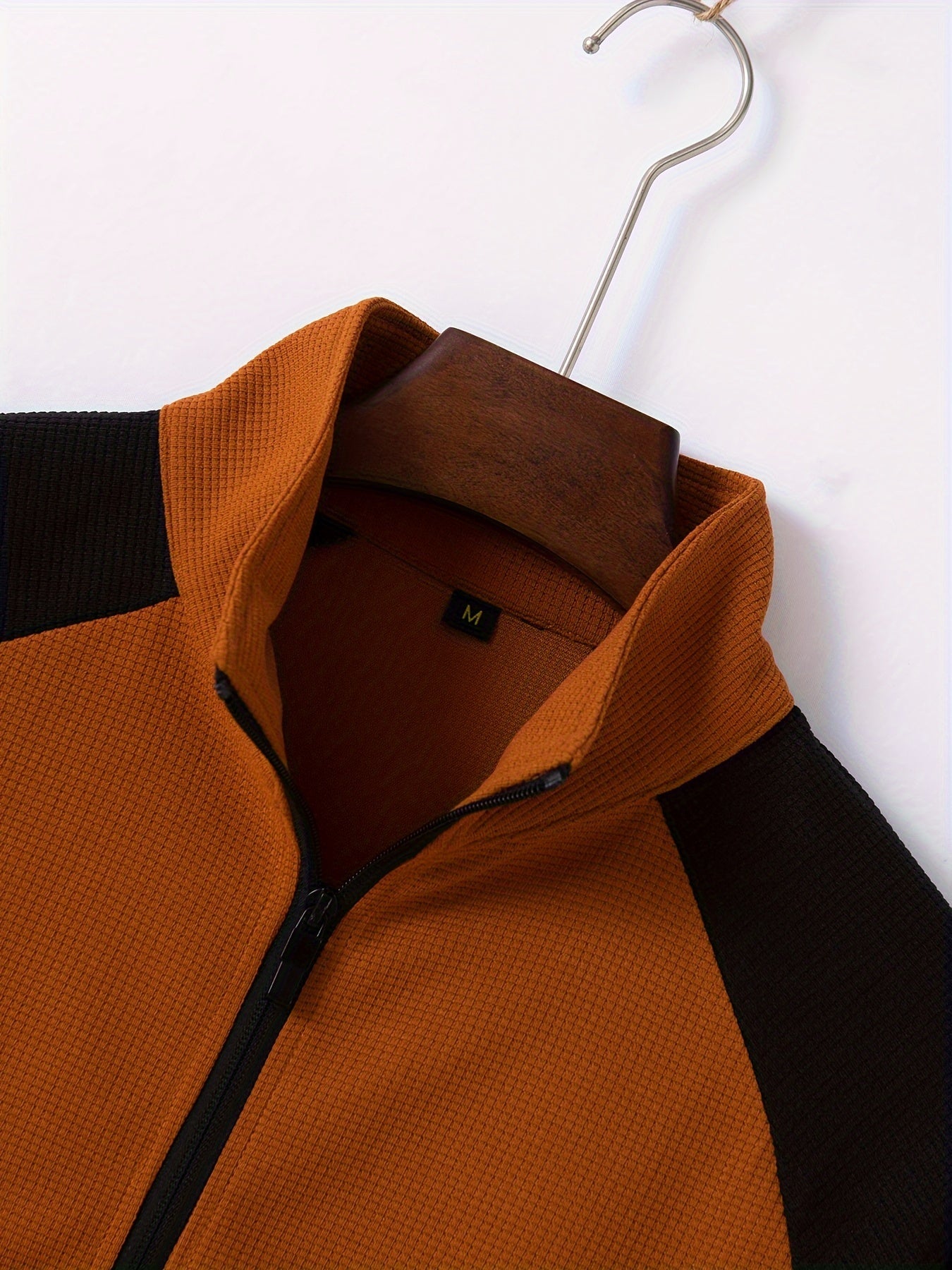 Տղամարդու սպորտային գունային բլոկով կայծակաճարմանդով բաճկոնի և վազքի տաբատի հավաքածու - պոլիեսթերի խառնուրդ, իդեալական է գարնան/աշնան համար