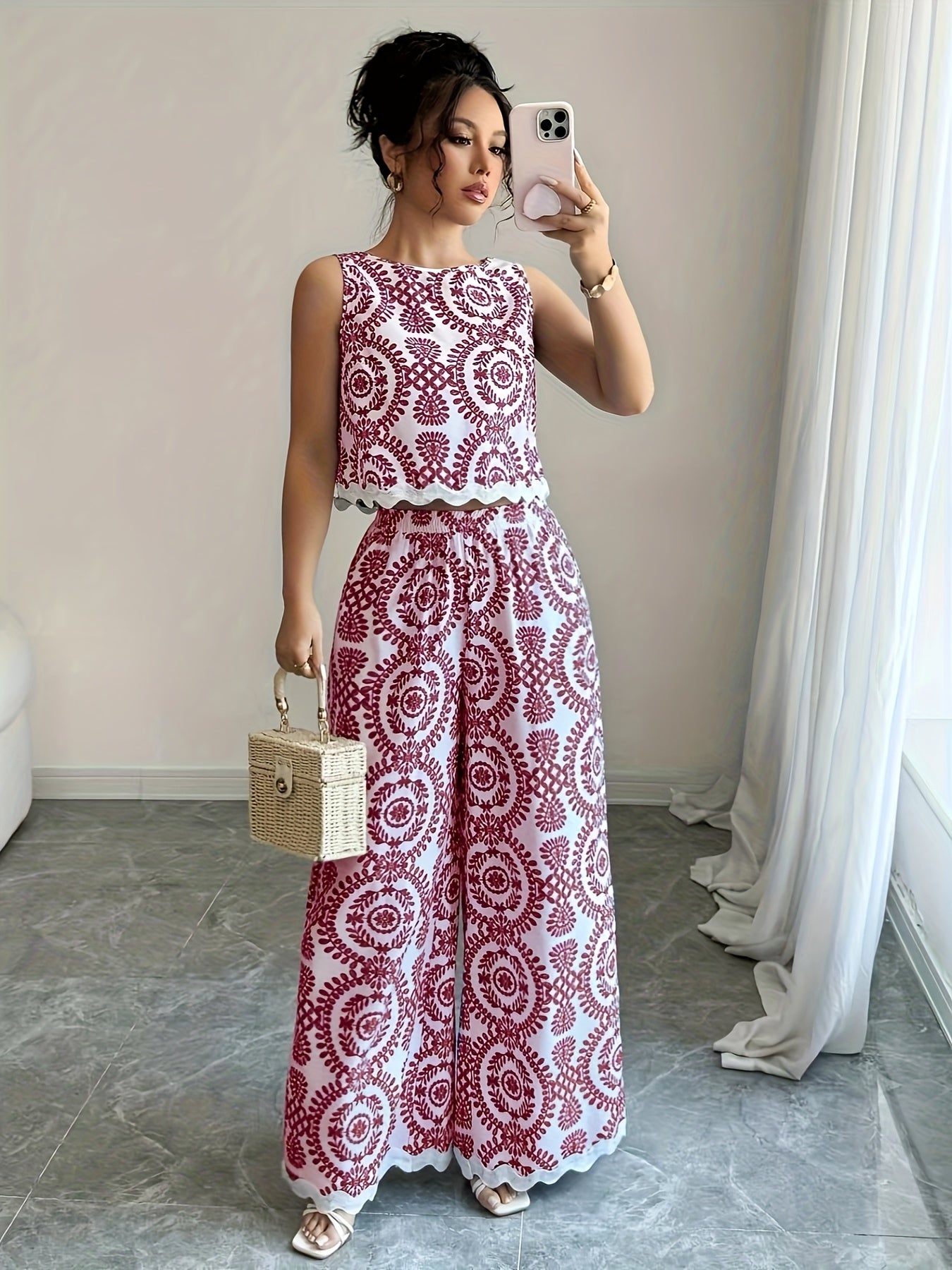 2 հատ կանացի բուսական նախշերով կլոր վզնոցով անթև վերնաշապիկի և տաբատի հավաքածու