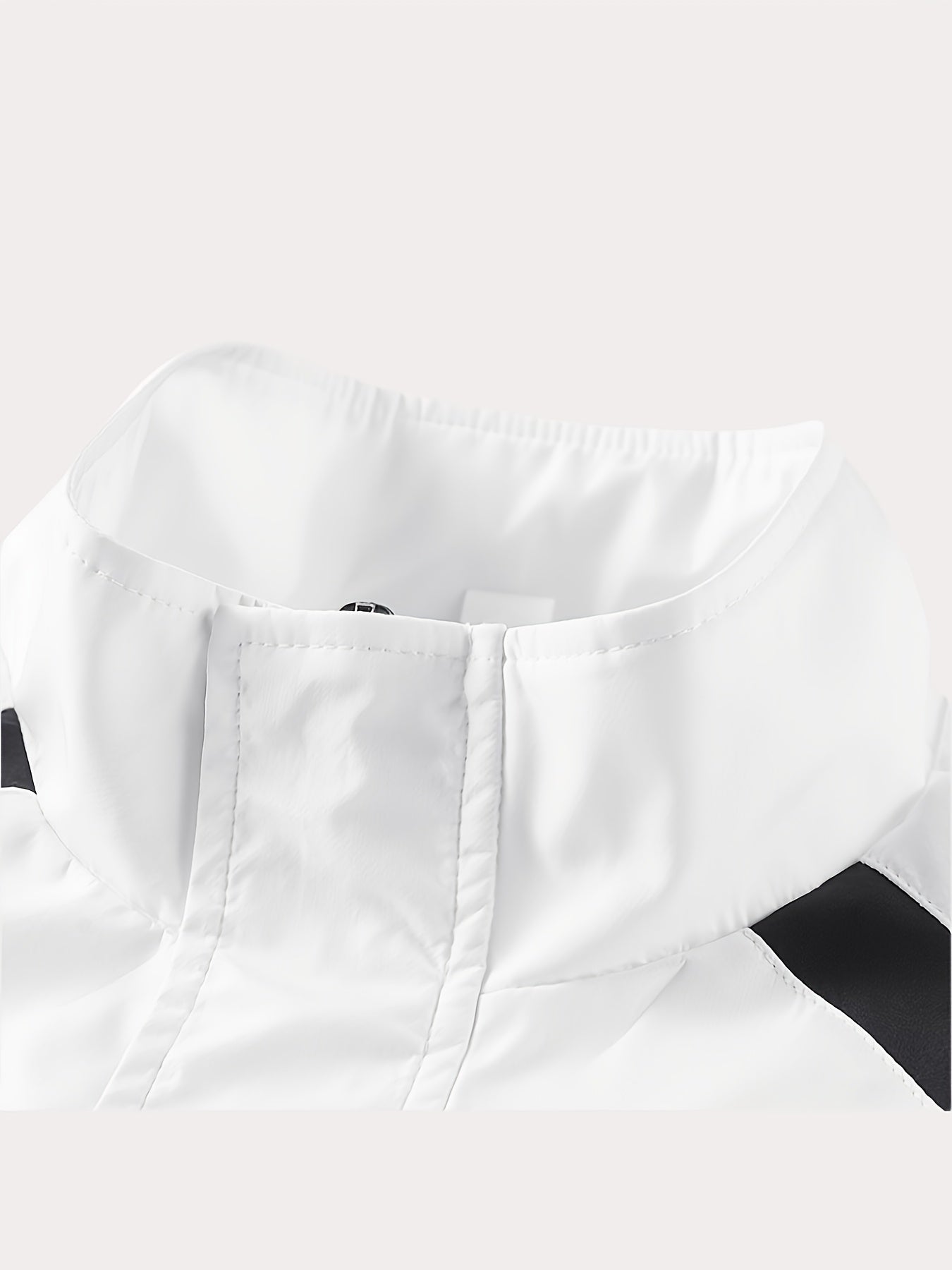 Գարնան և աշնան համար նախատեսված սպորտային հագուստի համալիր, որը ներառում է կանգնած օձիքով և սև ու սպիտակ գծավոր երկար տաբատով ճարմանդով բաճկոն, ոճային հանդերձանք, որը հիանալի նվեր է, քրտինքից պաշտպանված, միայն ձեռքով լվանալ, մարզումների համար աքսեսուար: