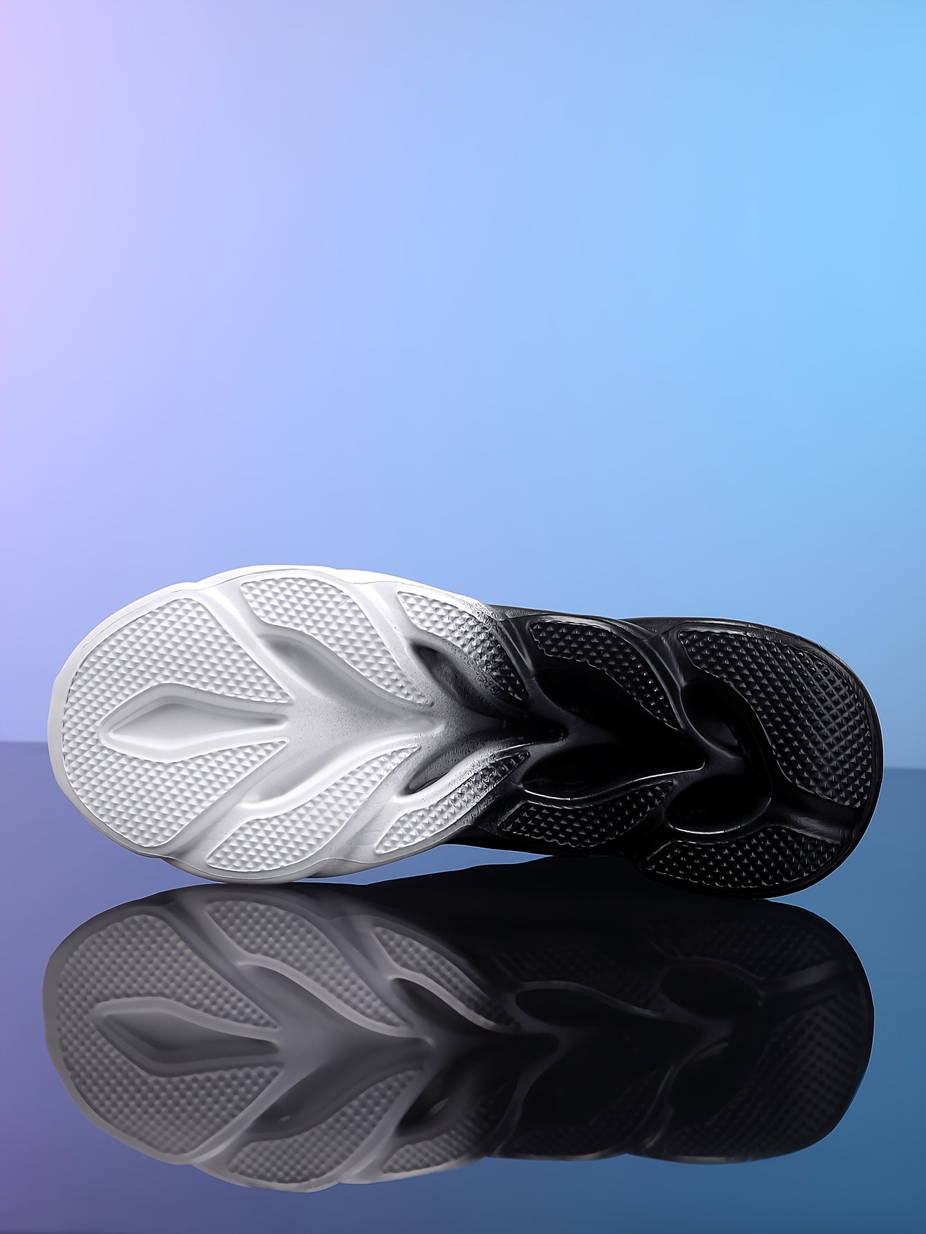 Նորաձև սև-սպիտակ գրադիենտային սպորտային կոշիկներ՝ շնչող ցանցով, հաստ ներբանով՝ հասակը մեծացնելու համար, նորաձև սպորտային, առօրյա վազքի կոշիկներ՝ բոցավառ դիզայնով, իդեալական ուսանողների համար՝ առօրյա հագուստով, բարձրակրունկ սպորտային կոշիկներ