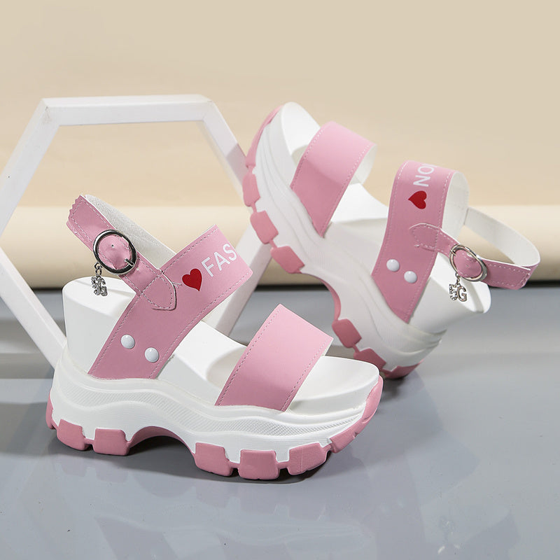 Կանացի սանդալներ սեպաձև կրունկներով, հարթակով բաց մատներով, մետաղական ճարմանդով սանդալներ, կանացի նորաձև առօրյա կոշիկներ