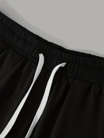 Տղամարդկանց ամառային առօրյա սպորտային երկու մասից բաղկացած հավաքածու՝ LADA տառերով նախշերով շապիկ և սև լարով շորտեր, առօրյա սպորտային հագուստ, սովորական չափս՝ իդեալական ամառային բացօթյա օգտագործման համար։