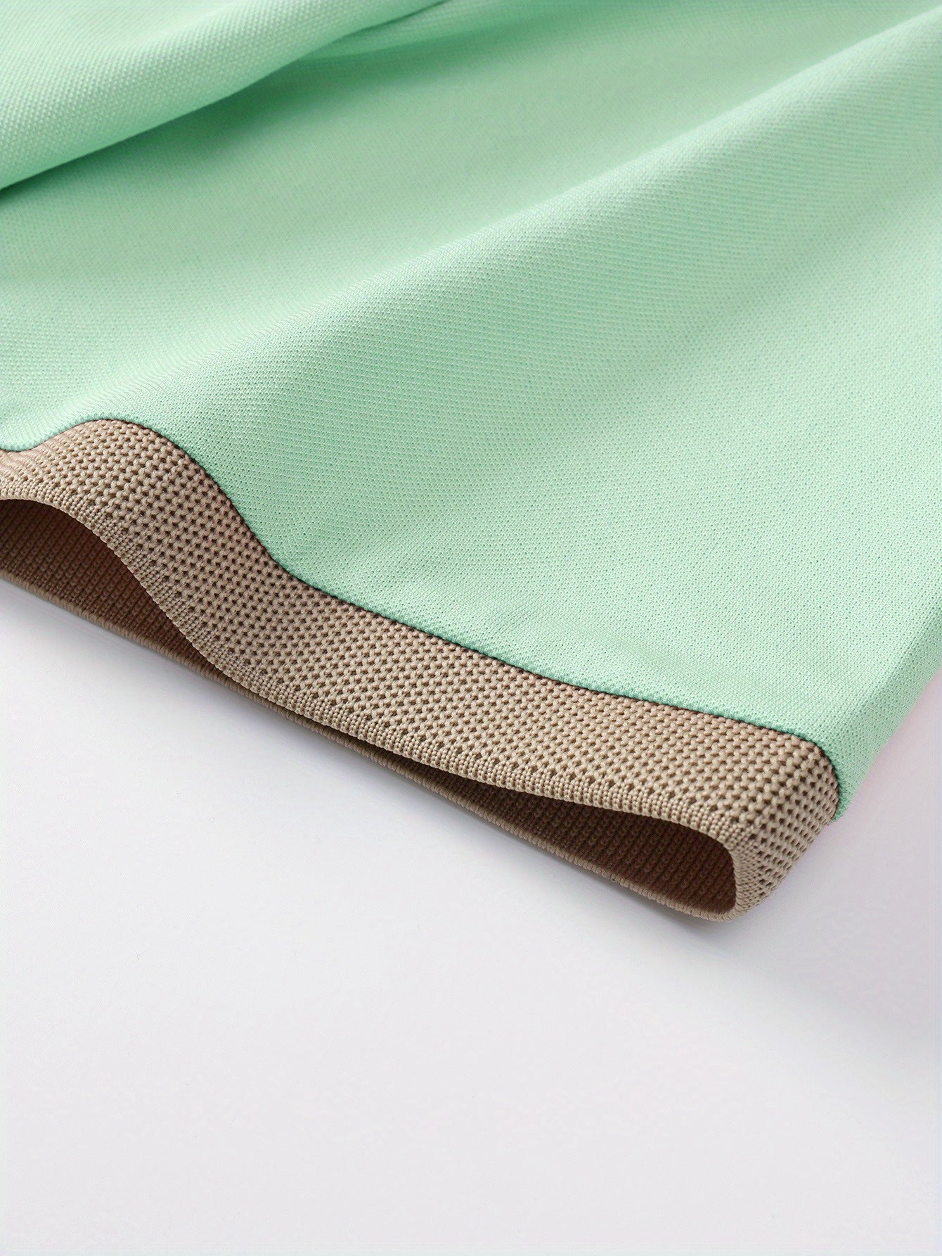 Տղամարդկանց սովորական գոլֆի վերնաշապիկ, 100% պոլիեսթեր տրիկոտաժե գործվածք, երկրաչափական նախշով, կոճակով օձիք, սովորական պիտույք, ամառային կարճ թև վերնաշապիկ՝ մուգ կապույտ, բաց կանաչ, խակի, սև