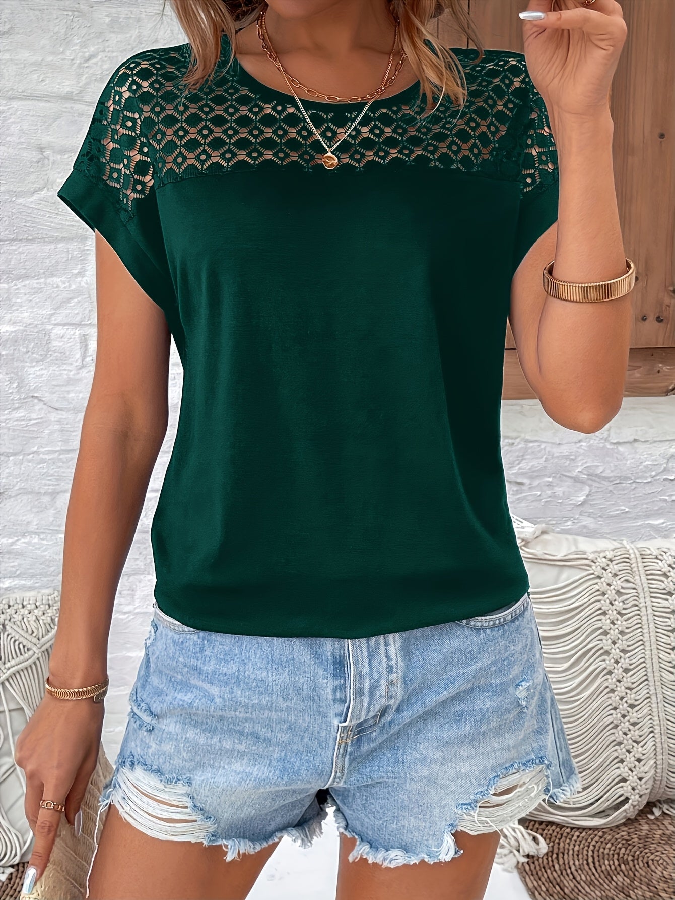 Արձակուրդային ոճի ժանյակավոր կարճ թևքով շապիկ՝ «Չղջիկի թև» ոճով