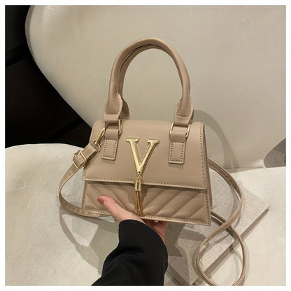 Նորաձև շղթայական պայուսակներ կանանց համար, գարուն-ամառ 2024 թվականի նոր հավաքածու, բարձրակարգ ռելիեֆային դիզայնով, հարմար է ուսերին, ձեռքին և խաչաձև կրելու համար, ոճային ծոպավոր կախազարդերով։