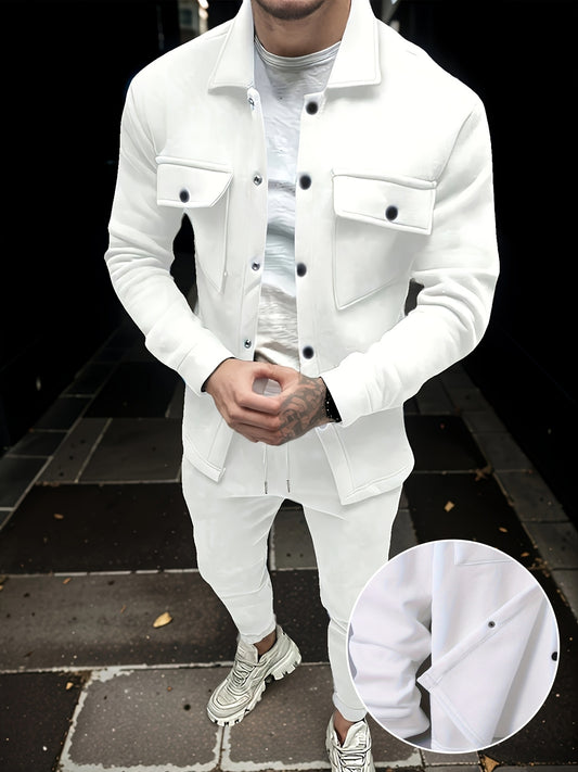 Տղամարդու 1 հավաքածու՝ միագույն պոլիեսթերից պատրաստված առօրյա հագուստ՝ երկար թևքերով, կոճակներով և օձիքով բաճկոնով, գրպաններով և լարով երկար տաբատի հավաքածու՝ աշուն/ձմեռ