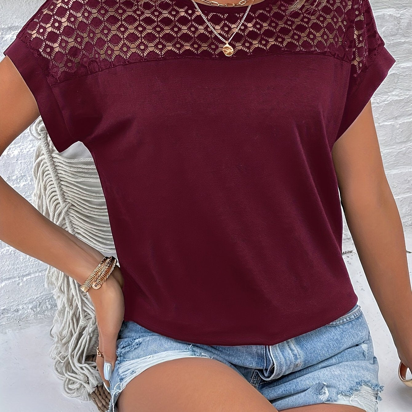 Արձակուրդային ոճի ժանյակավոր կարճ թևքով շապիկ՝ «Չղջիկի թև» ոճով