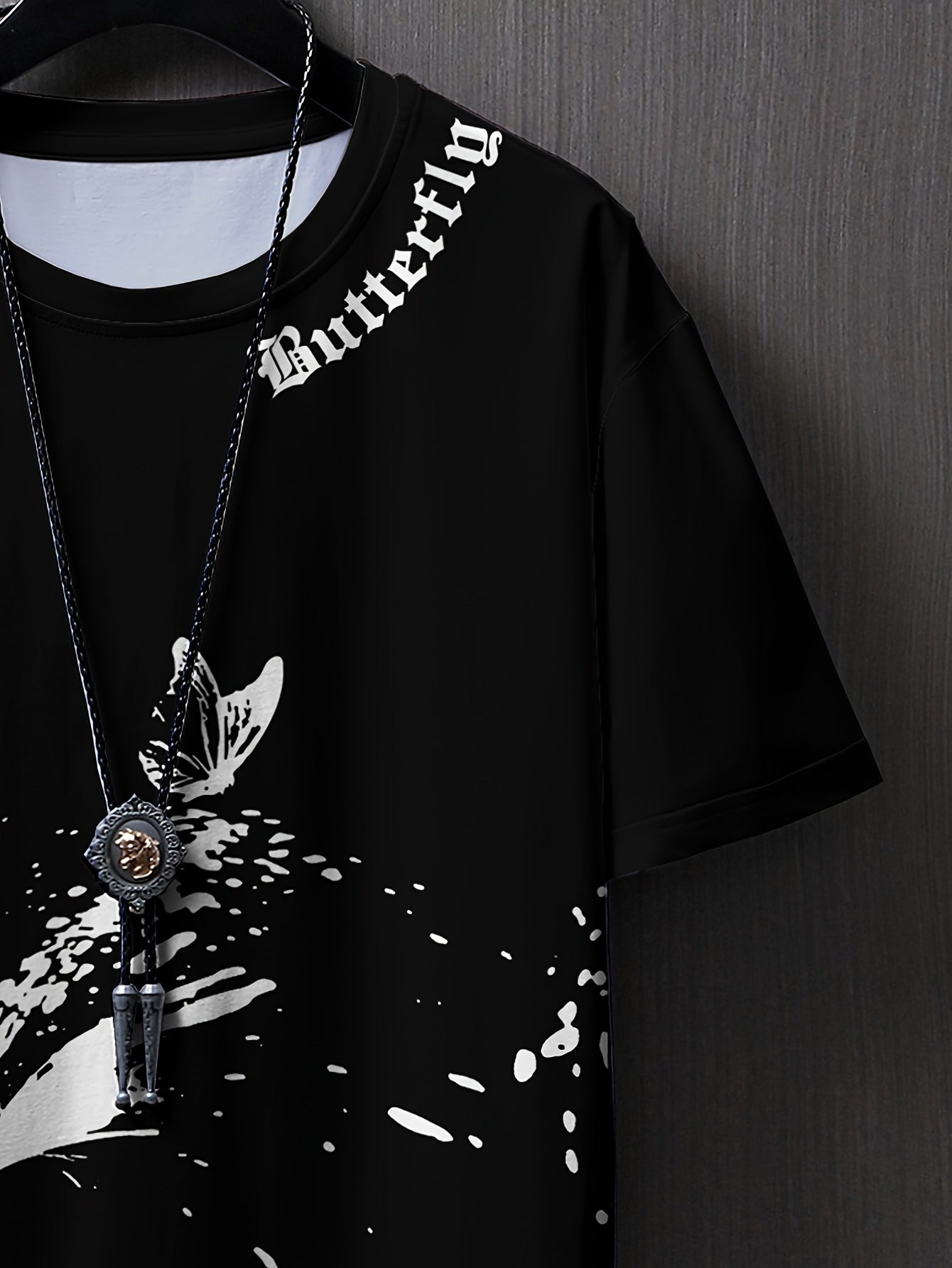 Տղամարդու հարթ ուսերով, թիթեռի նախշերով, կարճ թևքերով մարզաշապիկ XT7119