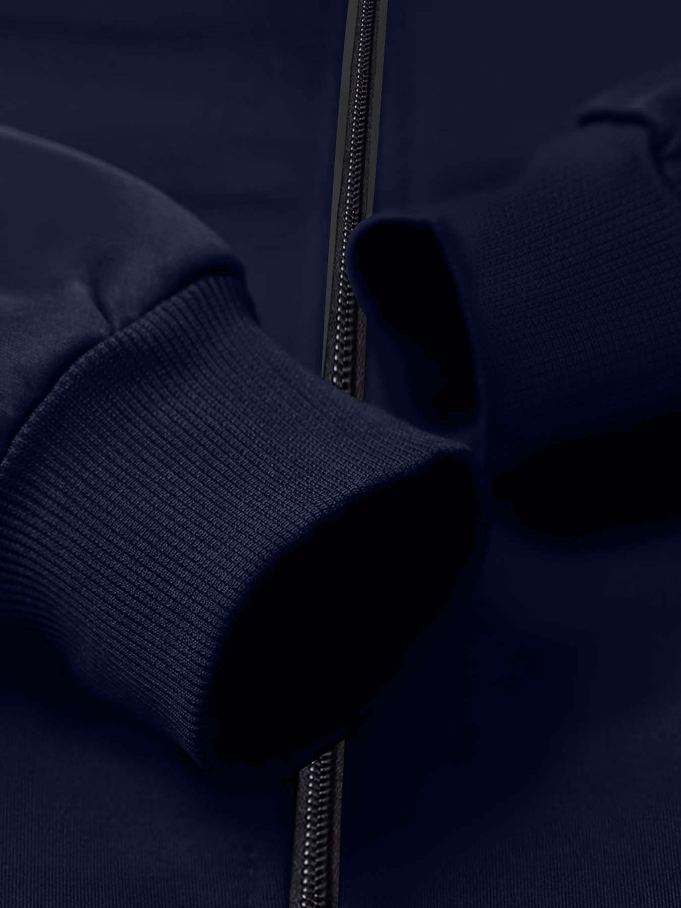 Տղամարդու նորաձև երկկտոր բաճկոնի և սպորտային տաբատի հավաքածու՝ մուգ կապույտ գույնի, ոճային նախշերով, առօրյա երիտասարդական սպորտային հագուստ, կայծակաճարմանդ դետալով, երկար թևքերով, նեղ չափսերով, աշուն/ձմեռ հավաքածու