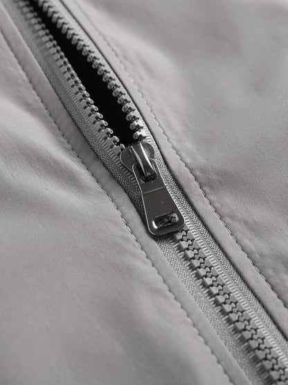 Տղամարդու թեթև բաճկոն՝ նեղ, կայծակաճարմանդով վերարկու՝ կանգնած օձիքով, թեթև վերնազգեստ՝ գարնանային/աշնանային, գրասենյակային, ճանապարհորդական, ամենօրյա՝ կայծակաճարմանդով փակվող, առօրյա բլեյզեր